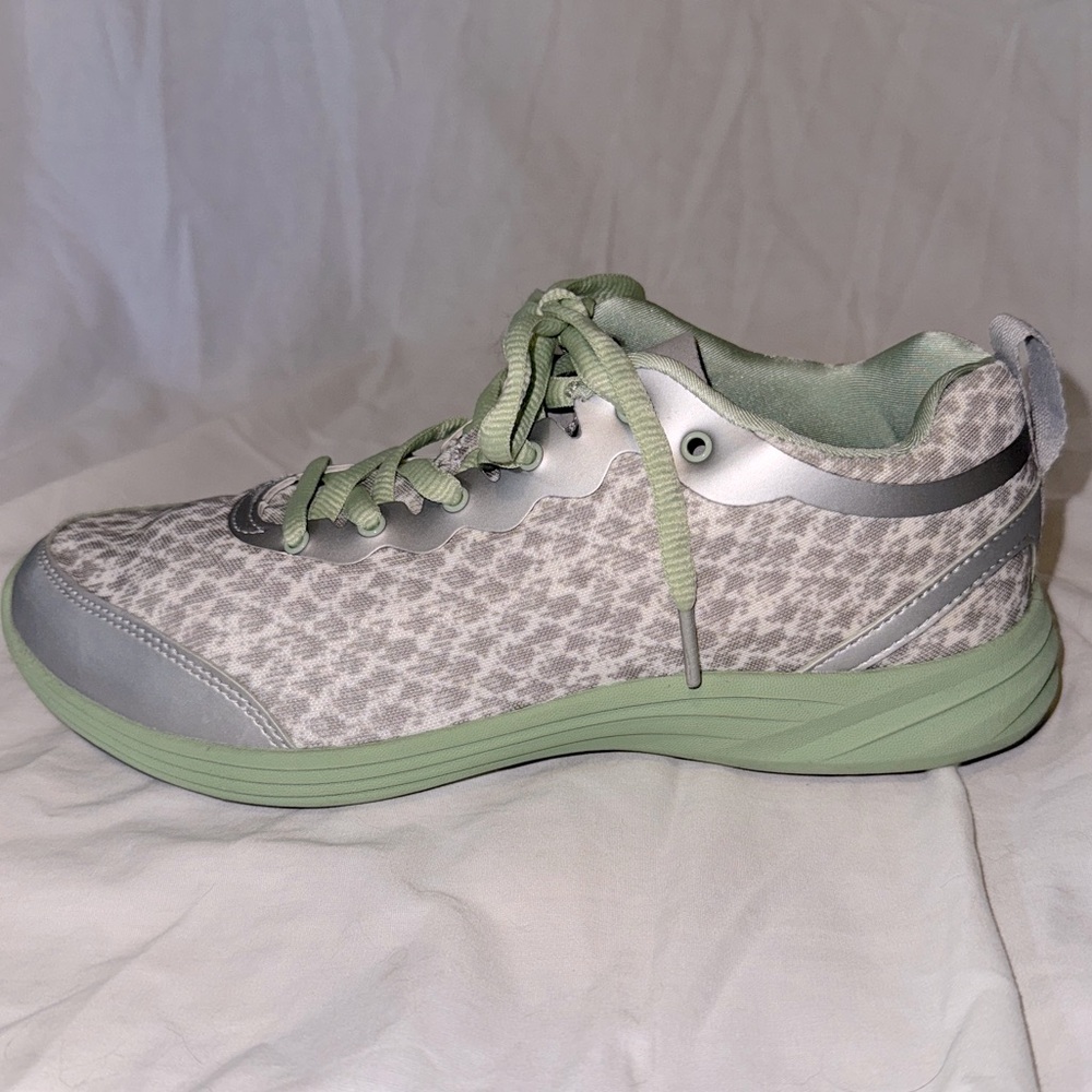 EUC Vionic Hydra grey, white and mint green sneakers